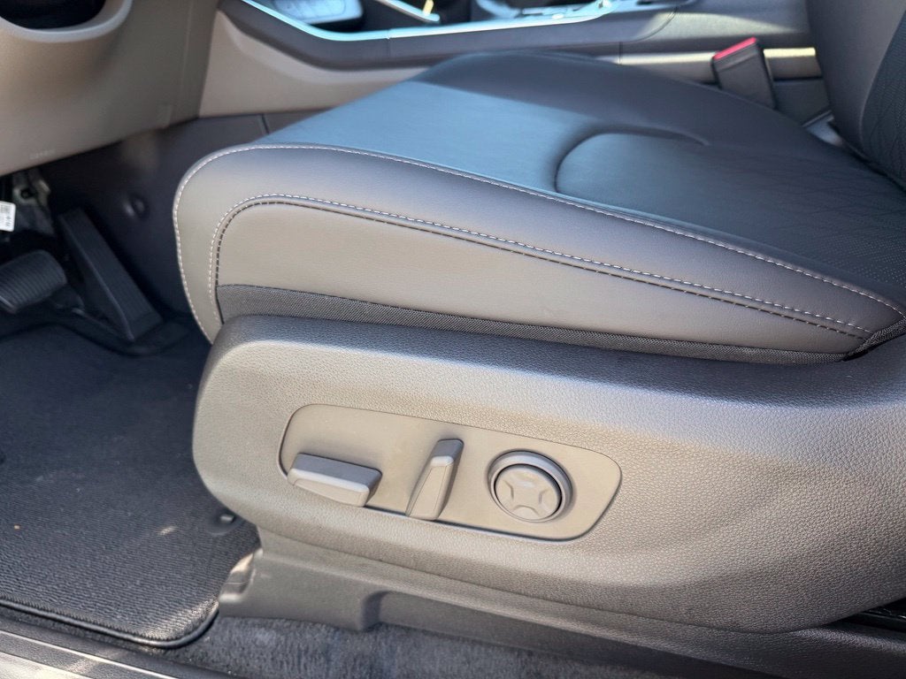 2027 Kia Carnival SX