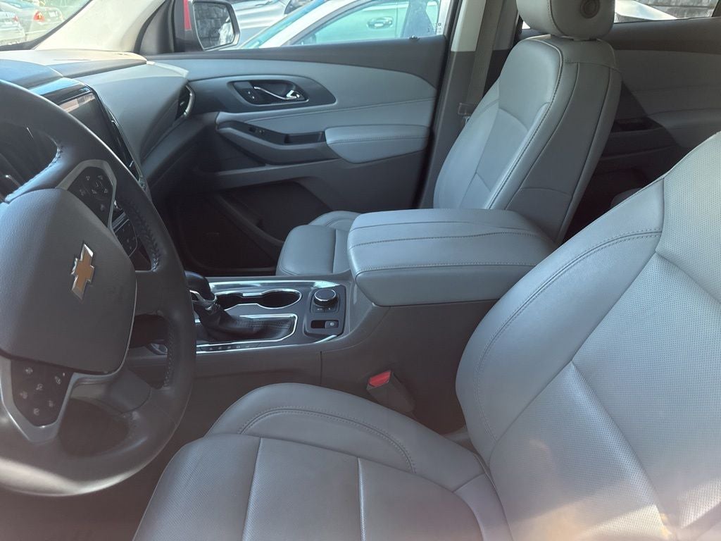 2021 Chevrolet Traverse Premier APPLE CarPlay 3rd row Leather