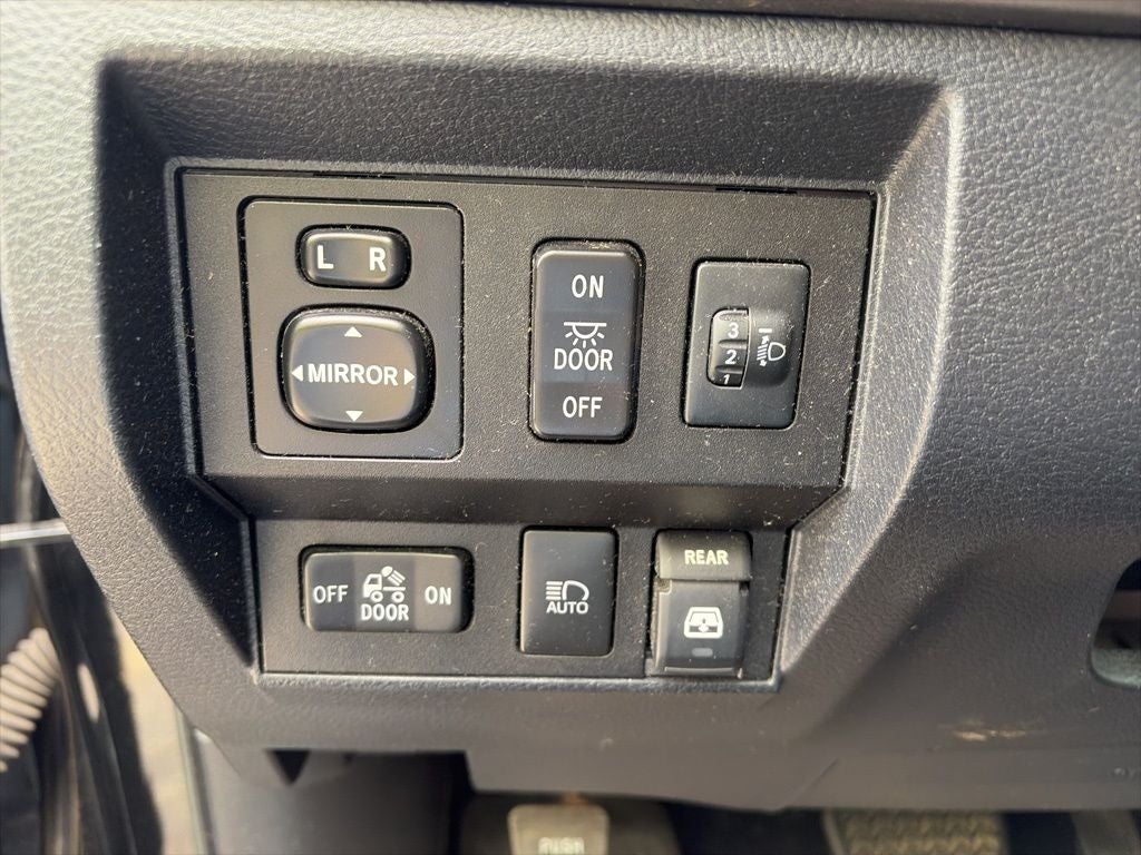 2018 Toyota Tundra SR5 5.7L V8 CLEAN CARFAX, BFGoodrich A/T Tires