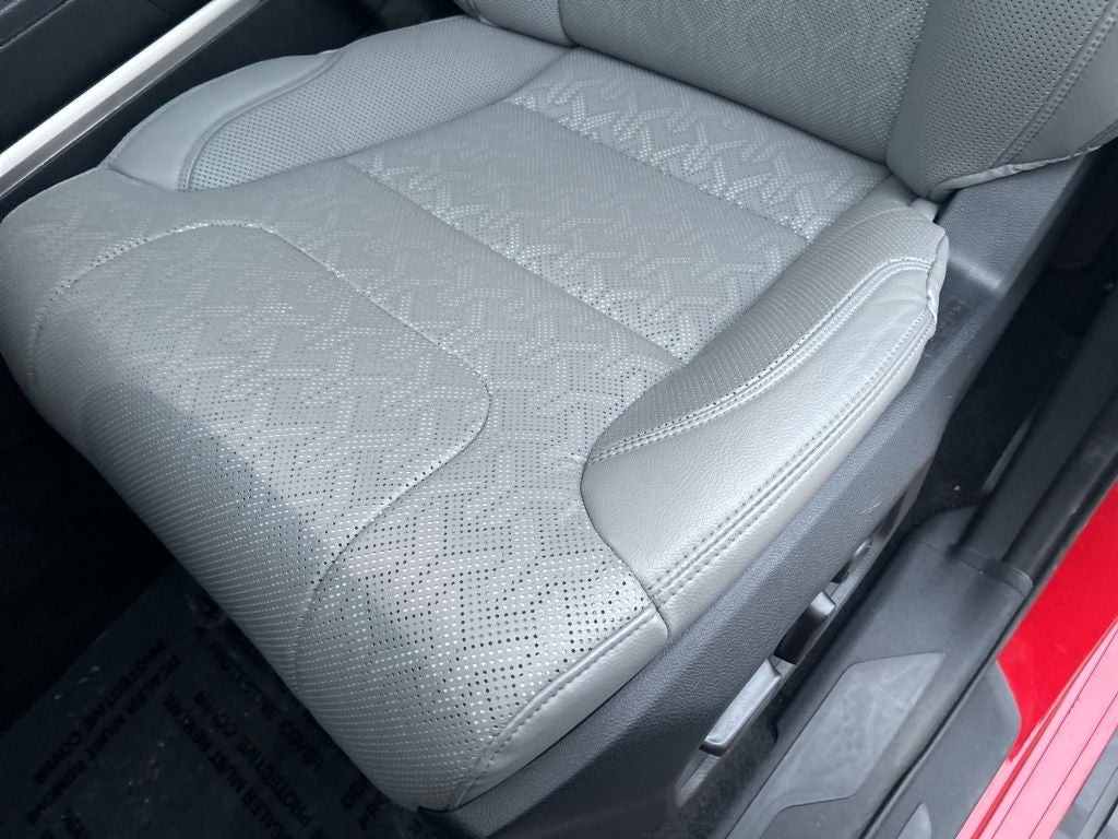 2024 Toyota Sequoia SR5 LEATHER ROOF 4x4 8 Passenger, 1 OWNER CLEAN CARFAX