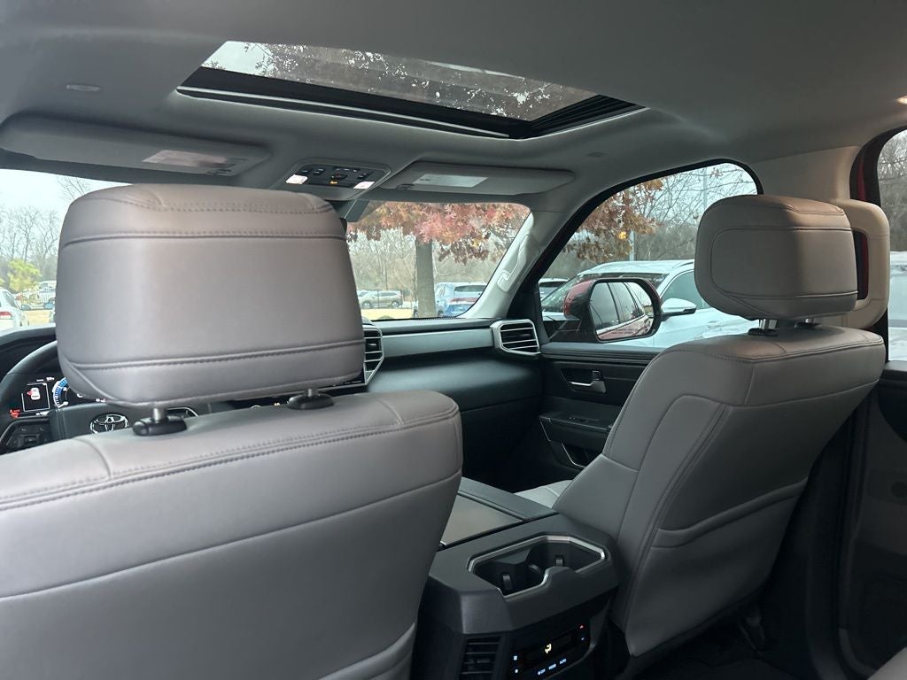 2024 Toyota Sequoia SR5 LEATHER ROOF 4x4 8 Passenger, 1 OWNER CLEAN CARFAX