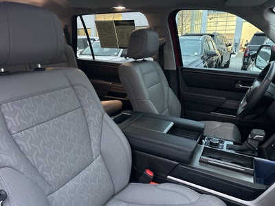 2024 Toyota Sequoia SR5 LEATHER ROOF 4x4 8 Passenger, 1 OWNER CLEAN CARFAX