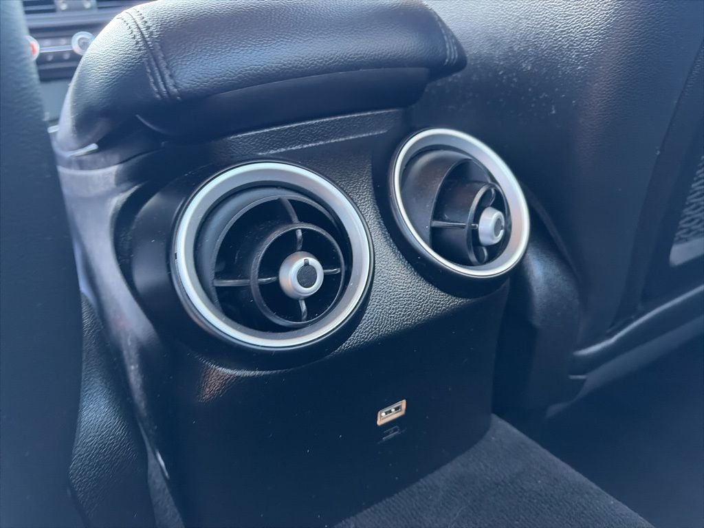 2018 Alfa Romeo Giulia Base AWD COLD WEATHER AND 3D NAVIGATION