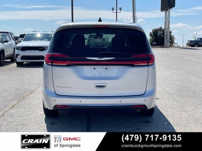 2024 Chrysler Pacifica Touring L