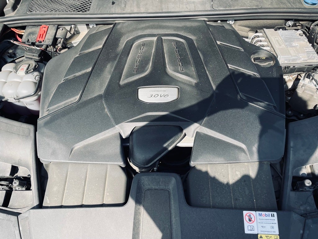 2023 Porsche Cayenne Platinum Edition