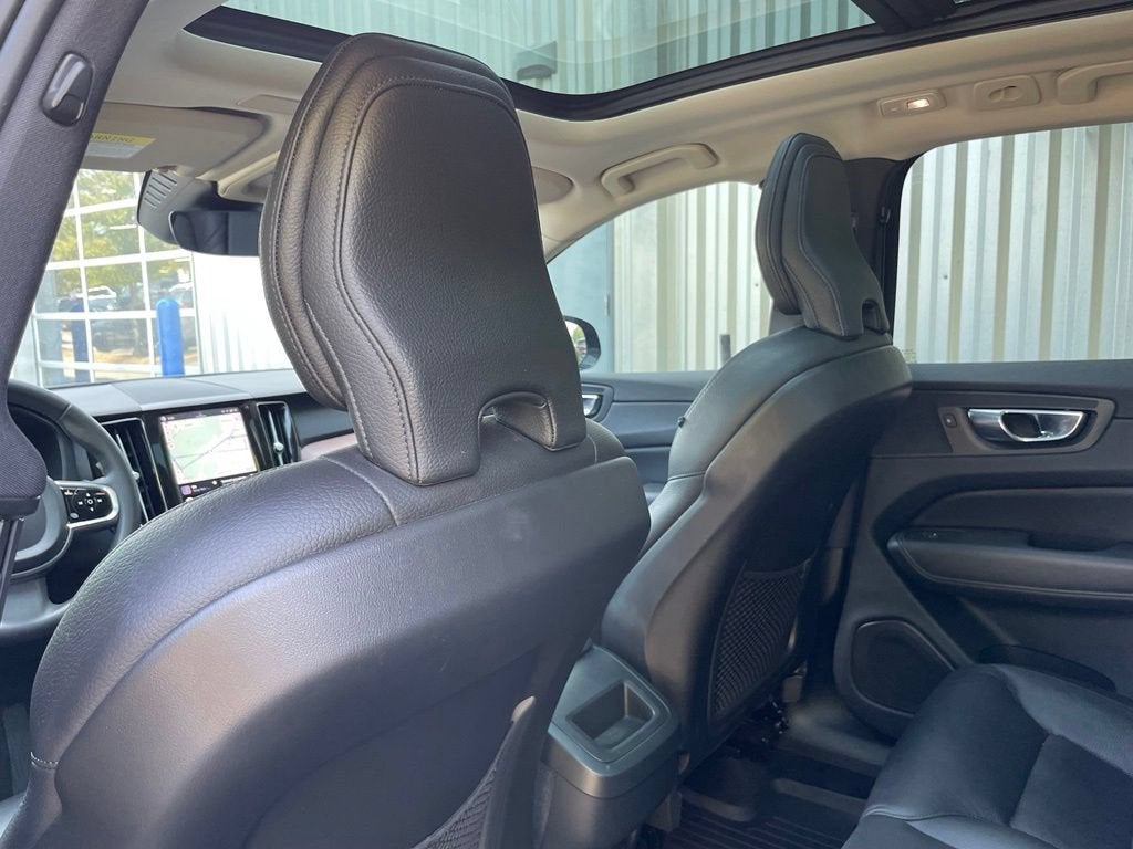 2023 Volvo XC60 Plus Dark Theme