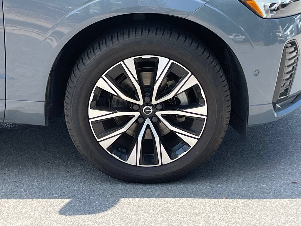 2023 Volvo XC60 Plus Dark Theme