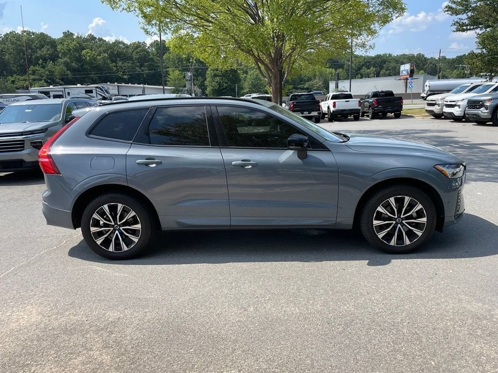 2023 Volvo XC60 Plus Dark Theme