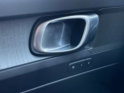 2025 Volvo XC40 Core Bright Theme