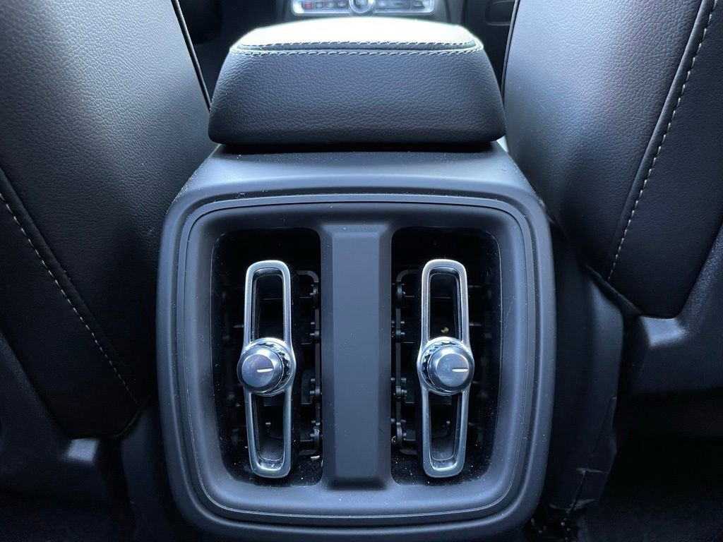 2025 Volvo XC40 Core Bright Theme