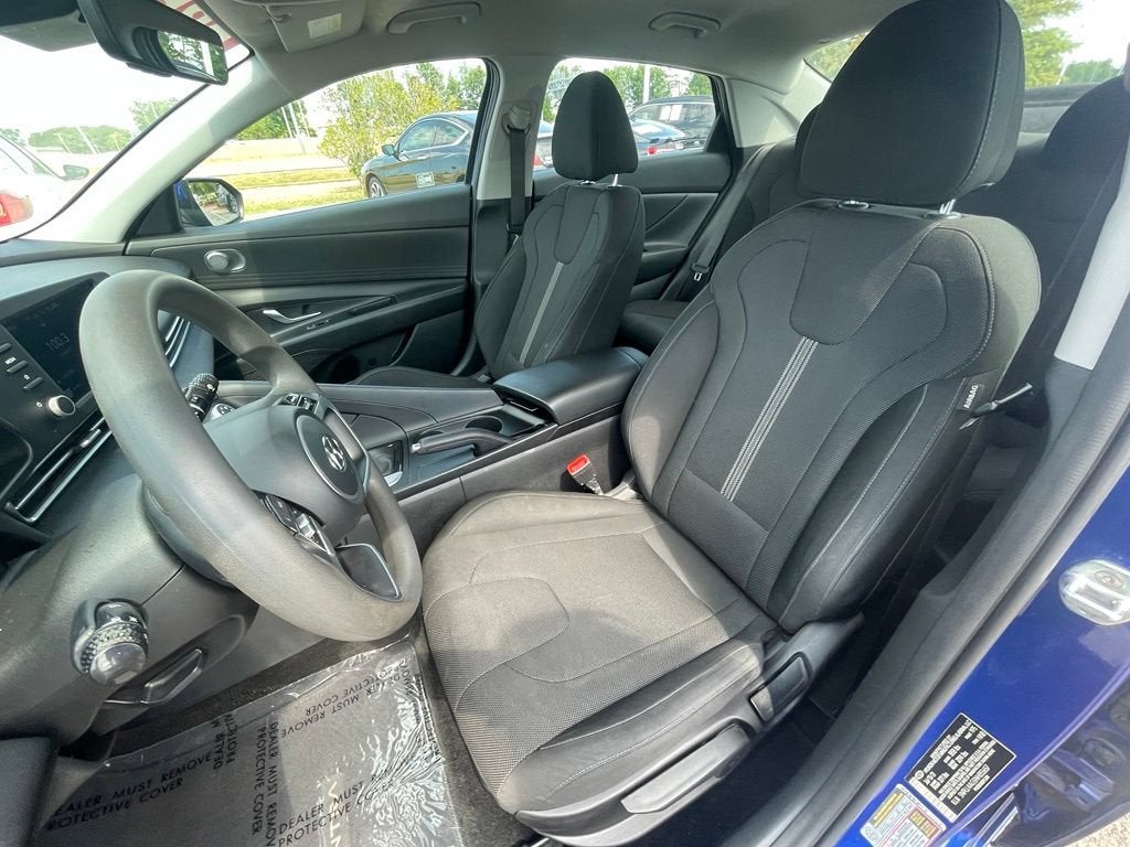 2022 Hyundai Elantra SE