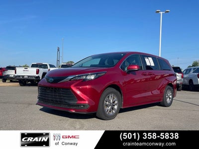 2025 Toyota Sienna LE