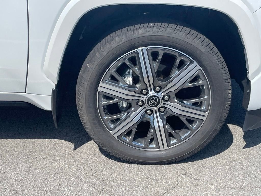 2024 Toyota Sequoia SR5