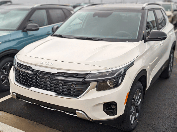 2024 White Kia Seltos in Bentonville, AR